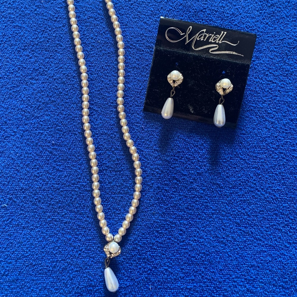 Costume jewelry pearl necklace and earring set